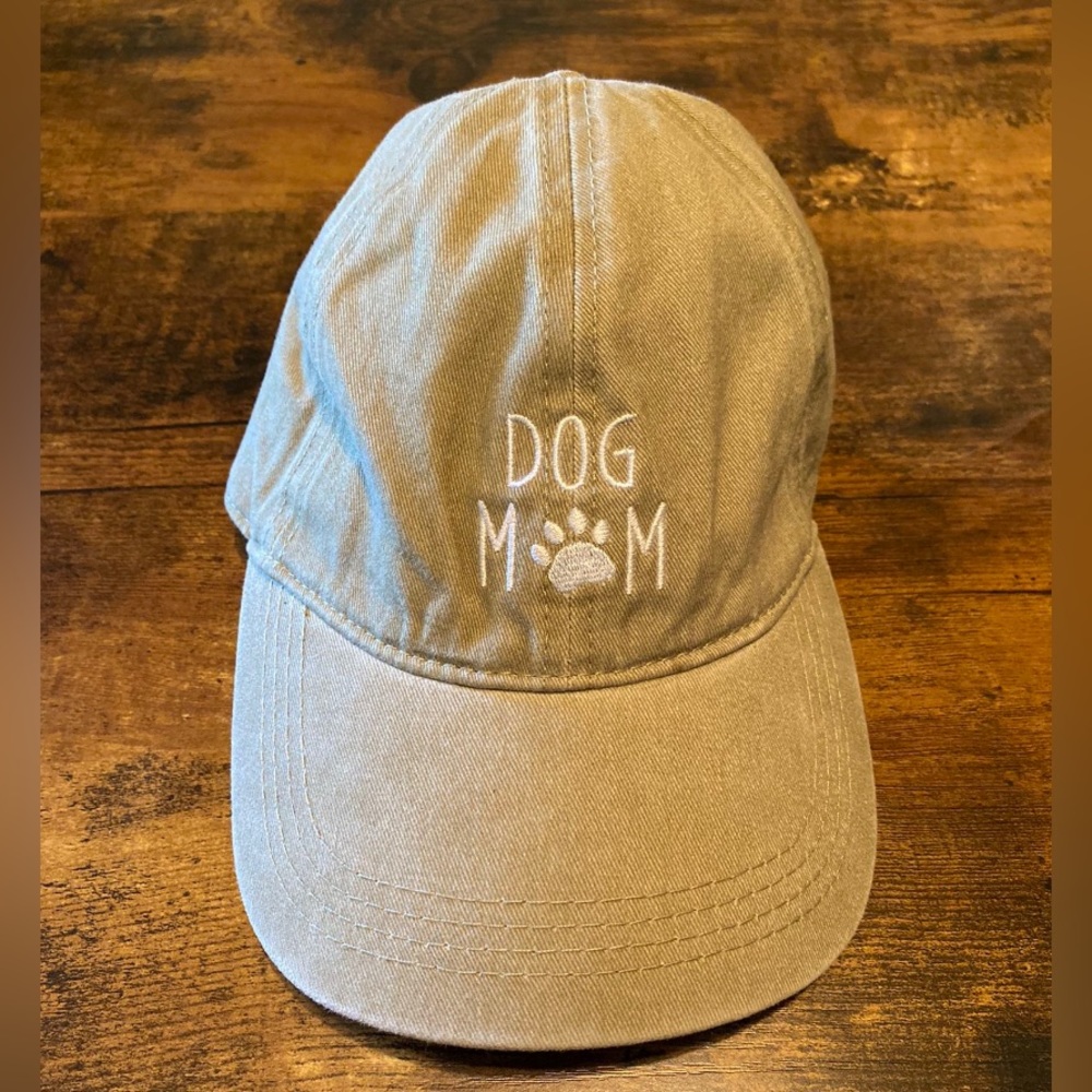 David & Young 100% Cotton
"Dog Mom" Beige
Strap back Adjustable Baseball Cap OS